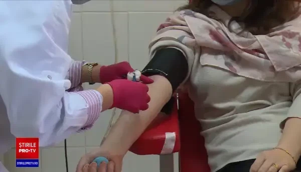 O profesoară care s-a vindecat de Covid-19 a donat plasmă de ziua ei de naștere