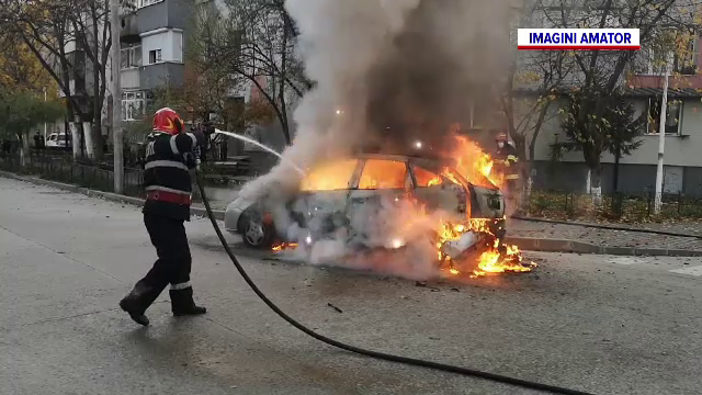 O mașină a fost mistuită de flăcări în trafic, la Slatina. Ce s-a întâmplat