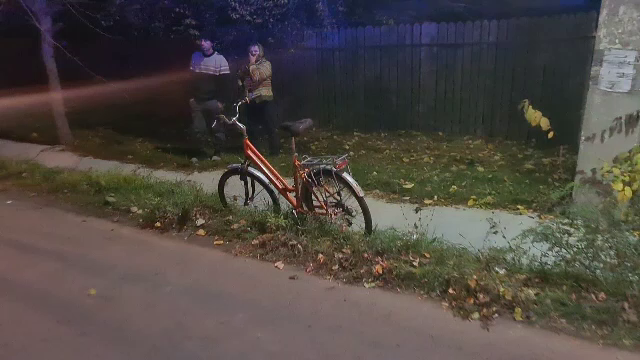 Biciclist lovit în plin de o dubă, în Dâmbovița. Ce s-a întâmplat