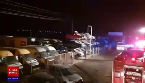 Incendiu puternic într-un parc auto din județul Buzău. 27 de autoturisme s-au făcut scrum