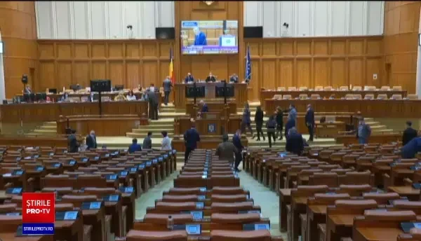 Circ în Parlament. Aleșii s-au întrecut în a-și da demisiile pentru a nu primi pensii speciale