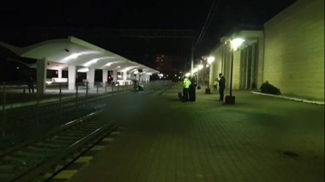 Un bătrân a fost lovit mortal de un tren în gara din Constanța. Indiciile duc către o sinucidere
