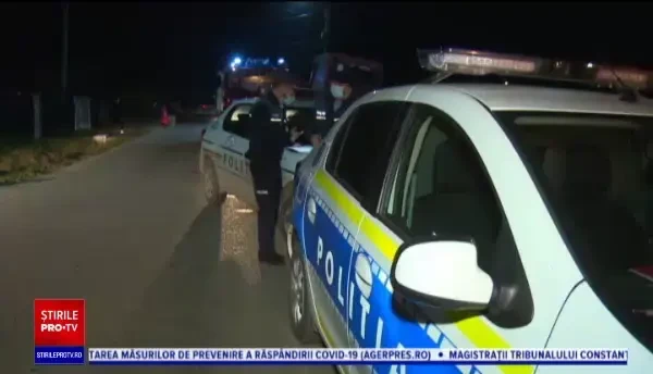 Un bărbat, care a sărit în ajutorul unor călători, după ce microbuzul lor a ajuns în șanț, a murit. Cum a fost posibil