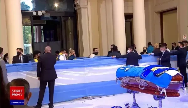 Trupul neînsufleţit al lui Diego Maradona a fost depus la Palatul prezidenţial din Buenos Aires