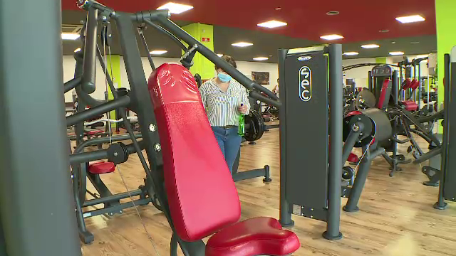 Proteste în fața tribunalului din Timișoara, după închiderea sălilor de sport: „Ne antrenăm foarte greu”