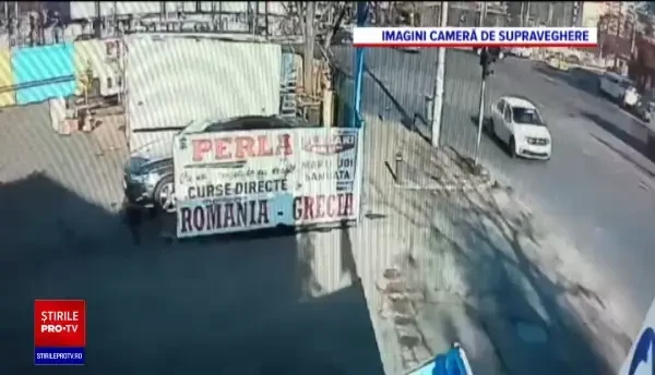 Un tramvai a fost lovit de un glonț, care a trecut prin două geamuri, în București