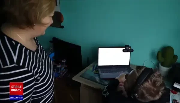 Ce afecțiuni poate genera statul prea mult la calculator. Recomandările medicilor pentru părinți