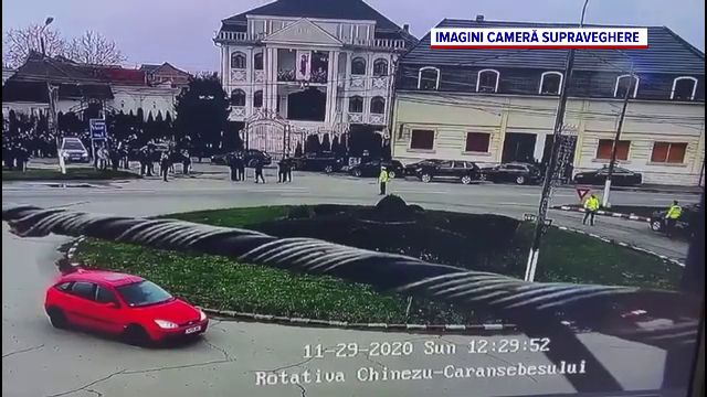 Zeci de persoane au participat la înmormântarea mamei unui lider al comunităţii de romi din Lugoj