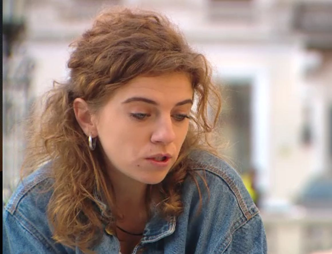 Mădălina Pavăl a pus folclorul românesc pe ritmuri moderne. Face o fuziune între doina românească, hip-hop şi muzica clasică