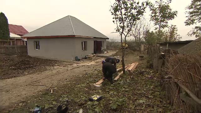 La doar 25 de ani, a construit alături de o armată de studenți trei case pentru copiii nevoiași. ”Oamenii vor să facă bine”