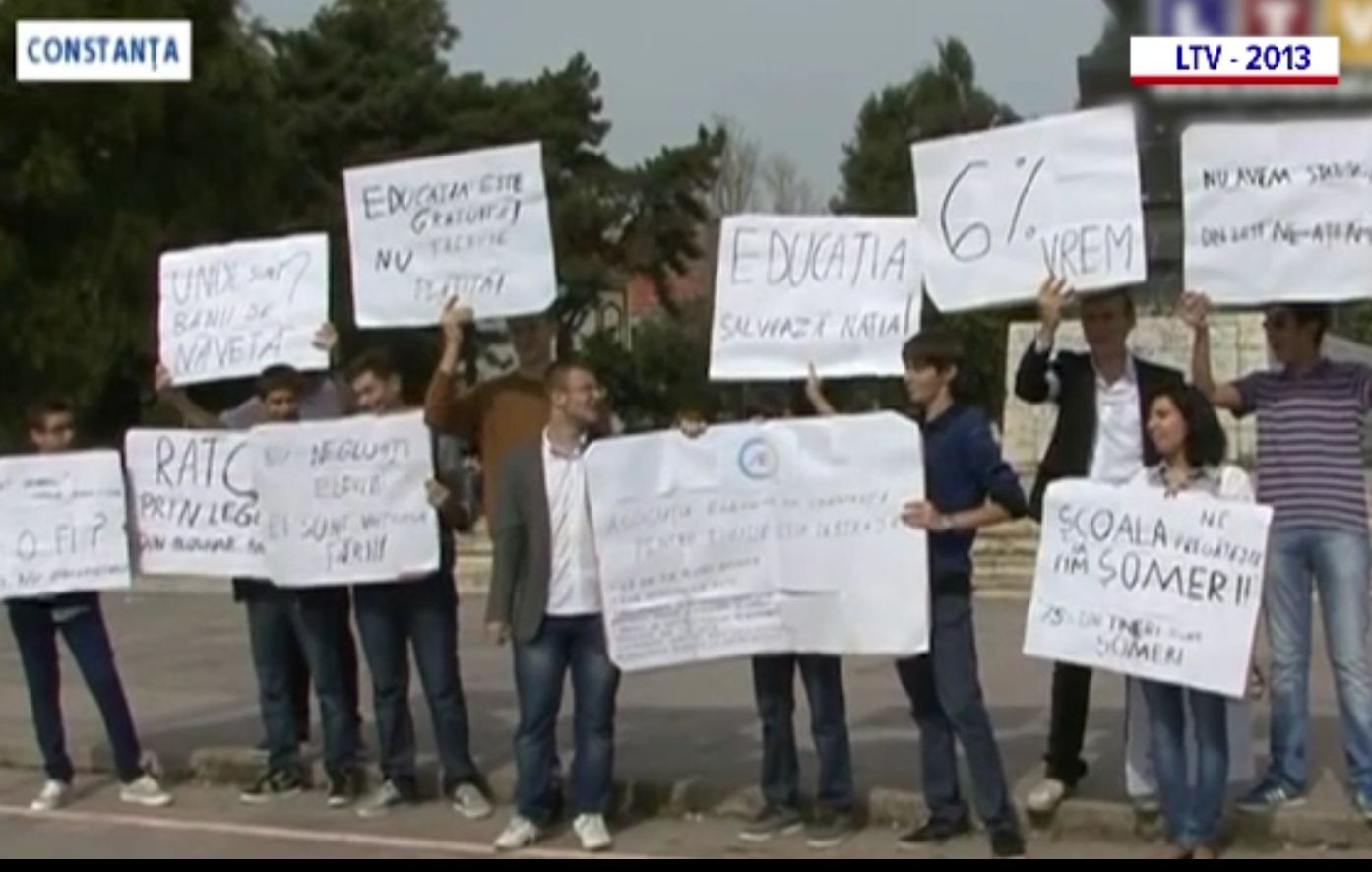 Cei trei elevi care l-au înfruntat pe Radu Mazăre. Datorită lor, se decontează abonamentele de călătorie și se dau burse