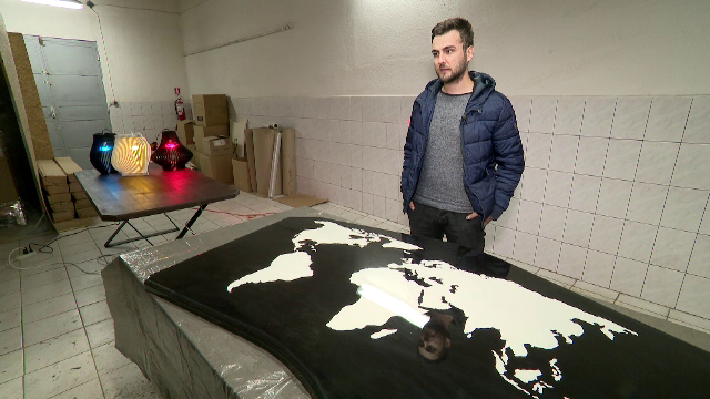 Cristian Roca, tânărul care concepe "mobila viitorului" la doar 25 de ani