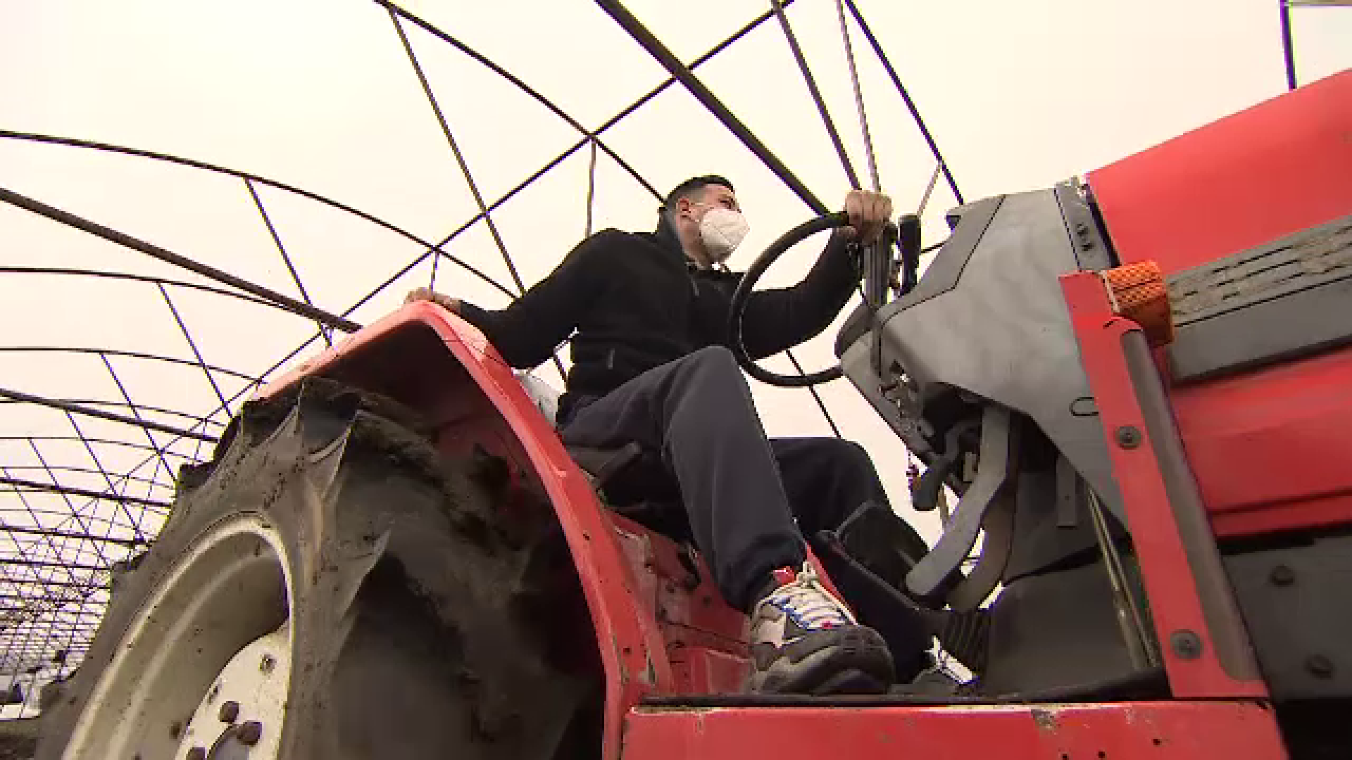 Povestea lui Andrei Cocoloș, un tânăr care a înființat o cooperativă, să-i unească pe săteni