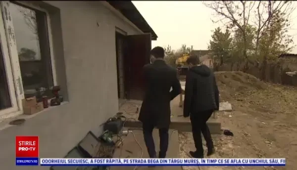 La doar 25 de ani, a construit alături de o armată de studenți trei case pentru copiii nevoiași. ”Oamenii vor să facă bine”