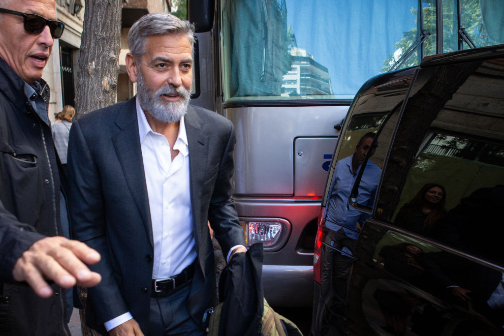 George Clooney este propriul său frizer, de 25 de ani. „Tot procesul durează numai două minute”