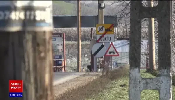 Un bărbat din Mureș şi-a atacat sora şi mama cu toporul. Ce refuzaseră să facă pentru el