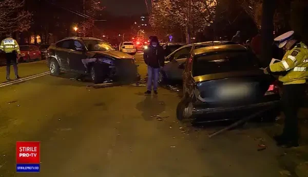 Accident în lanț produs în București. Opt mașini au fost grav avariate