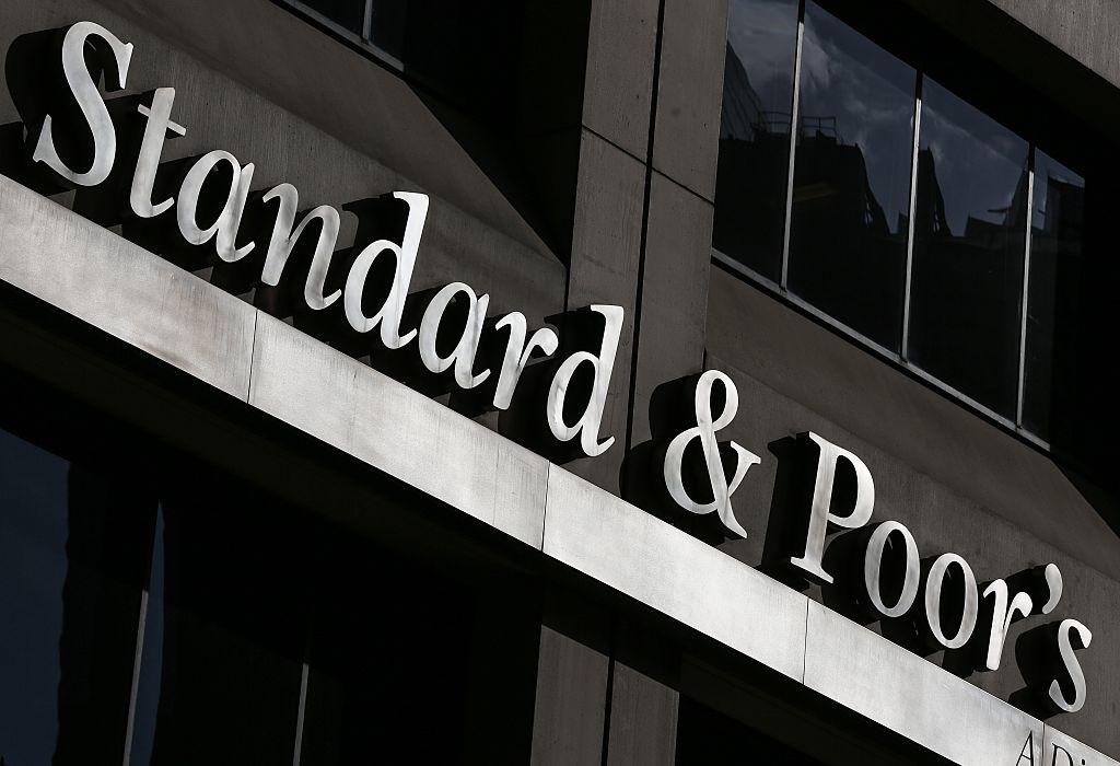 Agenția S&P menține neschimbat ratingul României și evităm căderea în “junk”. Ce spune despre măsurile fiscale