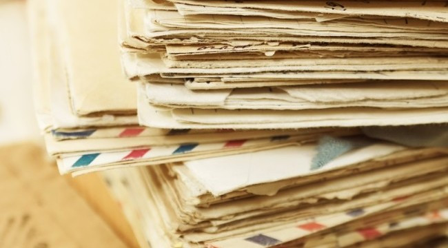 Aproape 15.000 de plicuri cu voturi prin corespondenţă sunt de negăsit. Se cer explicaţii BEC şi Poştei Române