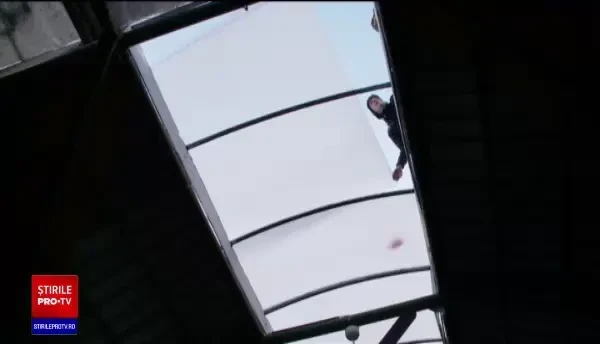 S-au redeschis piețele acoperite, dar mulţi nu respectă regulile: „Pune, bre, masca aia la gură, că te filmează!”