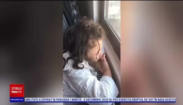 Imagini înduioșătoare cu o fetiță din Bacău care plânge că nu poate merge la vot. Cu cine dorea să voteze