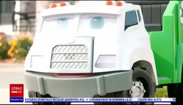 Părinți și bunici, în goana după jucăriile pentru copii, de Moș Nicolae. ”Ne distrăm și noi, oamenii mari”