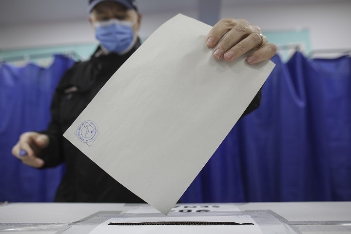 Sondaj CURS: PSD, creditat cu 35% din intenţiile de vot pentru parlamentare, urmat de PNL - 23% şi de AUR - 12%