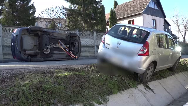 Impact violent pe o şosea din Mureş. Două persoane au ajuns la spital