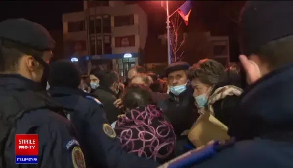 Membrii secțiilor de votare, ținuți toată noaptea în frig ca să predea buletinele