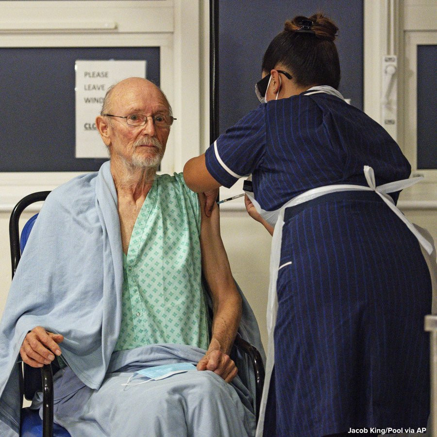 William Shakespeare, a doua persoană care s-a vaccinat anti-COVID-19 în Marea Britanie