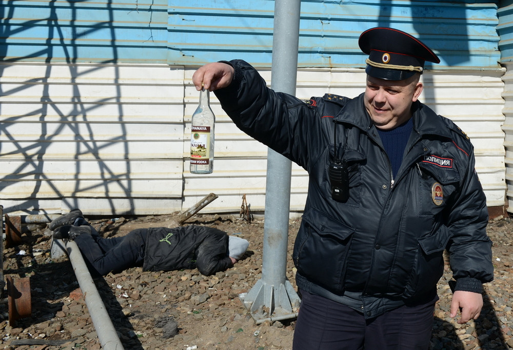 Rușii vaccinați anti-COVID, îndemnați să nu mai consume alcool timp de 56 de zile