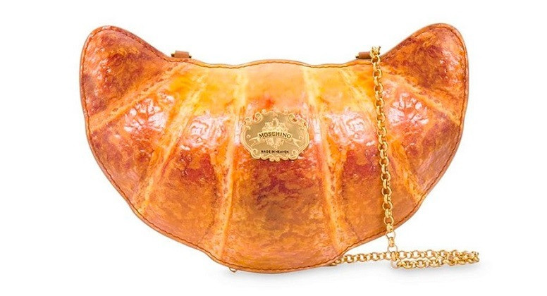 Moschino a lansat genţi în formă de baghetă şi croissant