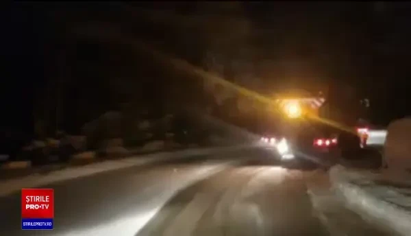 Accidente în lanț pe drumurile din țară, din cauza ninsorilor şi poleiului
