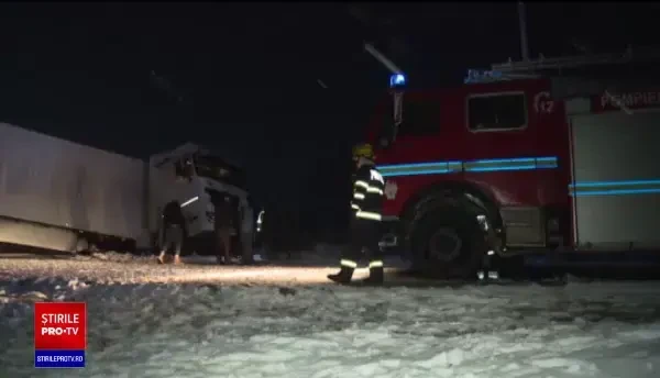 Accidente în lanț din cauza zăpezii așternute în ultimele 2 zile