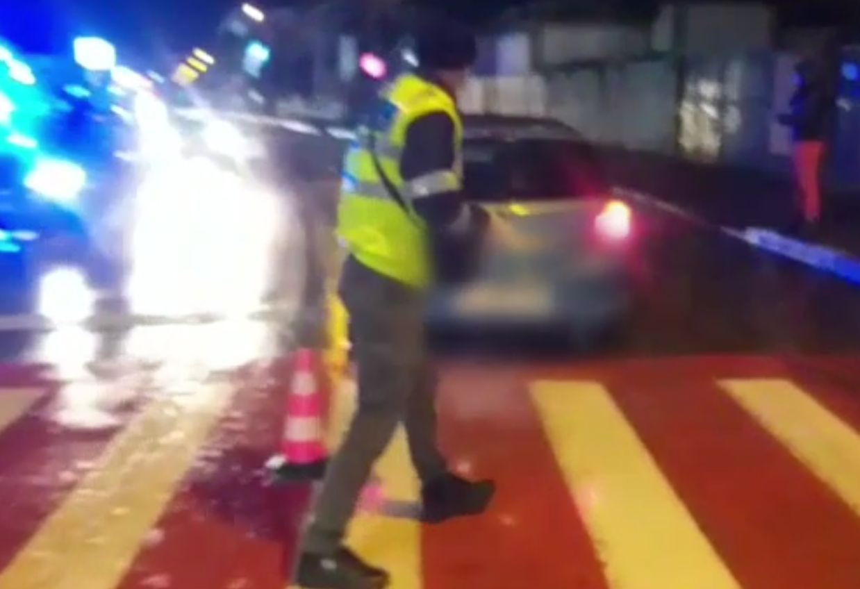 Un jandarm a lovit un bărbat pe trecerea de pietoni, la Târgoviște