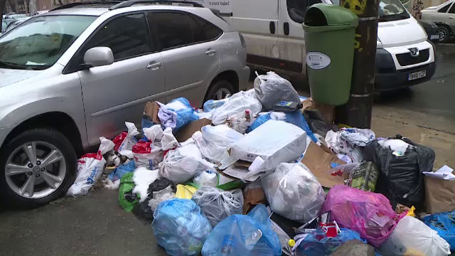 Sectorul 1 se afundă în gunoaie, din cauza unei datorii de 100 mil. lei. Primar: „Nu avem buget pentru aceste facturi”