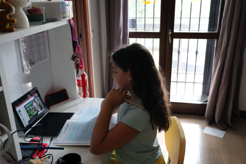 VIDEO. Profesor din Alexandria, filmat când jignește o elevă. „Ce dracului trăncăni, idioato?”