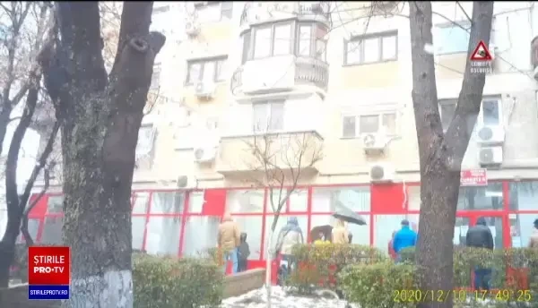 Cozi interminabile la oficiile poștale pentru pachetele din afara spațiului european. Oamenii așteaptă cu orele