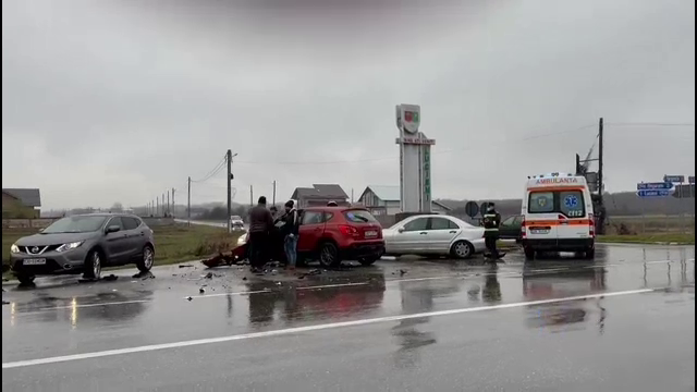 Accident pe DN 72, între Găeşti și Târgovişte. Trei persoane au fost rănite