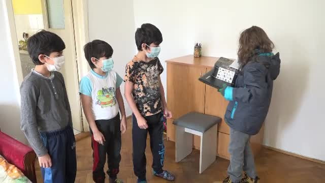 Voluntarii care aduc de Crăciun zâmbetul pe chipul copiilor nevoiaşi