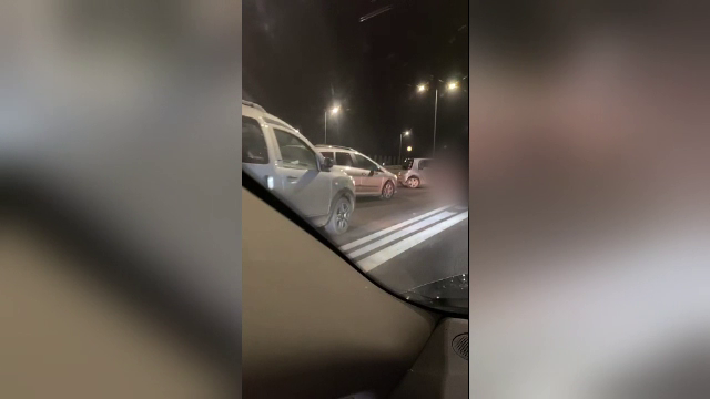 Accident de circulație în lanț pe A3, în care au fost implicate 6 mașini. Un autoturism a intrat în parapetul metalic