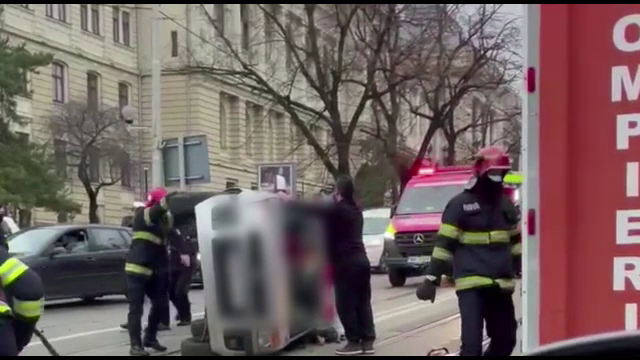 Accident grav în Iași, cu 3 mașini implicate. Un șofer de 88 de ani a murit în drum spre piață