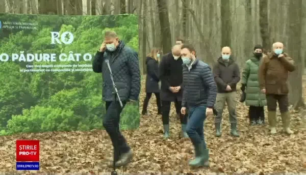 Iohannis, întrebat ce nume va da copacului pe care l-a plantat: O să îl botez „România de mâine”