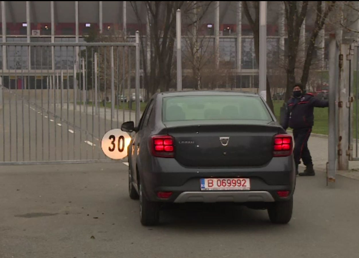 Arena Națională, închisă pentru că acoperișul e în pericol de prăbușire. S-ar fi stricat de la zăpadă