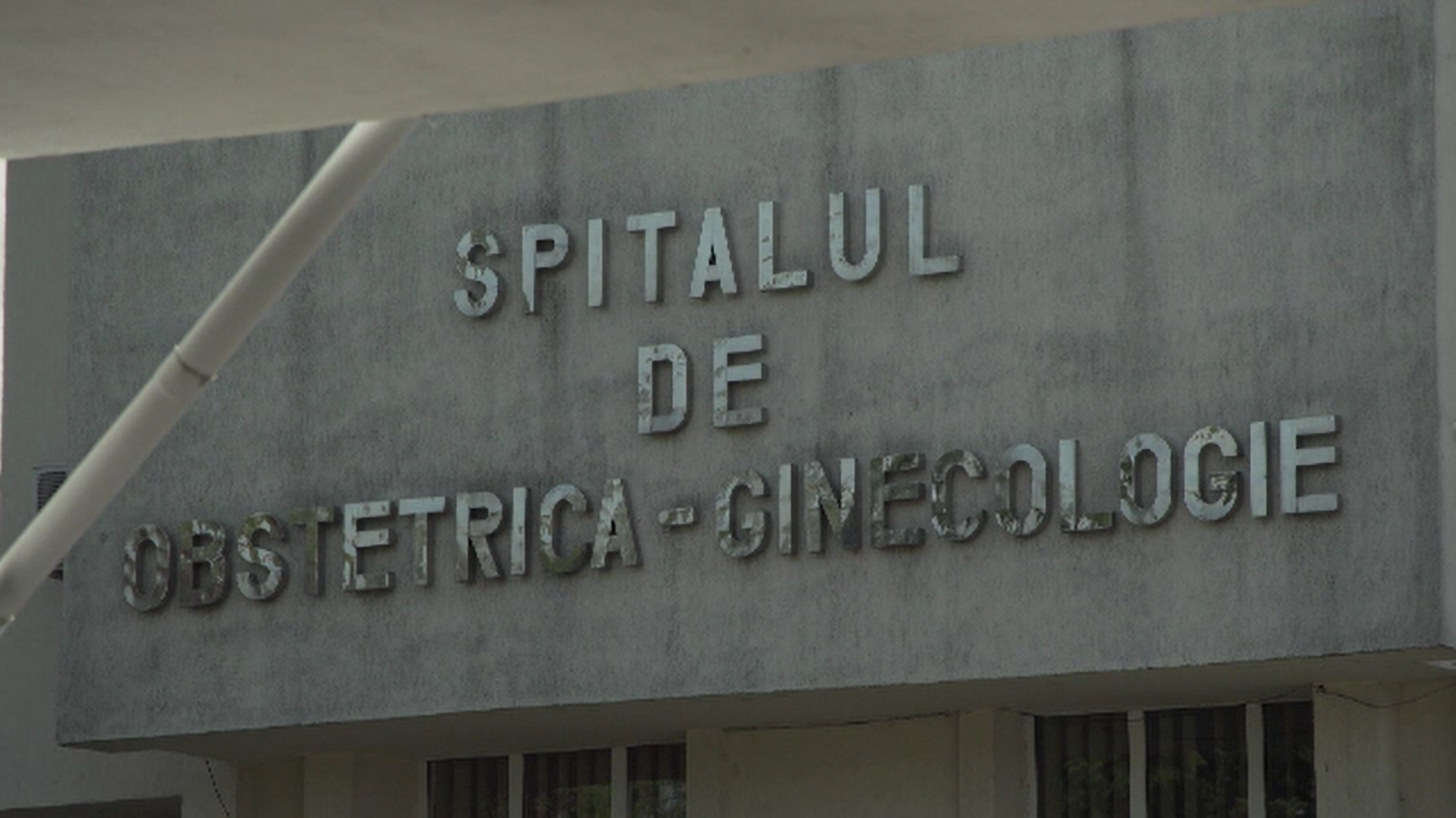 Două asistente din Ploiești sunt suspectate că s-au angajat la spital după ce au dat șpagă