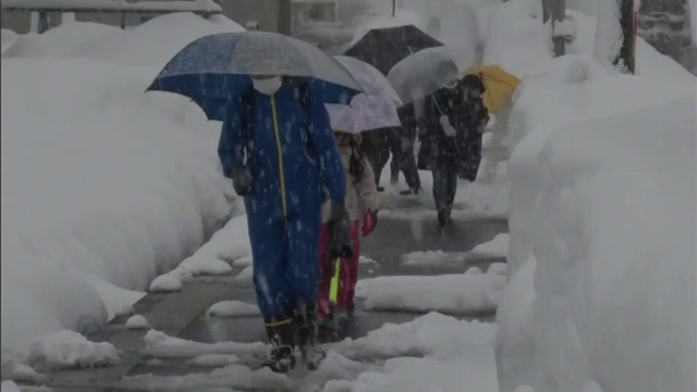O masă de aer rece va pune stăpânire treptat pe întreaga ţară. Unde vor cădea cele mai multe ninsori