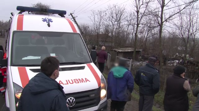 Sfârșit tragic pentru un tânăr de 21 de ani. A intrat cu mașina într-un stâlp, s-a răsturnat și s-a oprit într-o curte