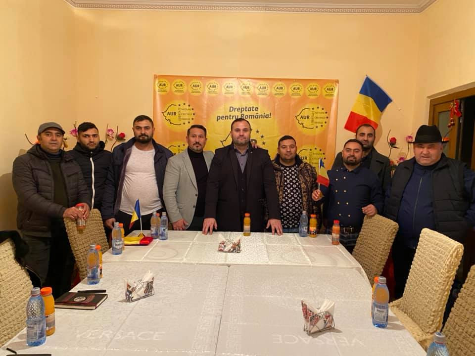 Interlopii din Murgeni, celebri pentru luptele de stradă, au intrat &icirc;n AUR. Un șef de clan este președintele organizației