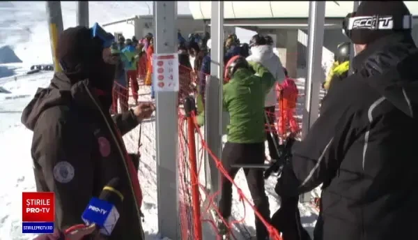 S-a dat startul sezonului de schi la Sinaia. Sute de persoane și cozi mari în prima zi