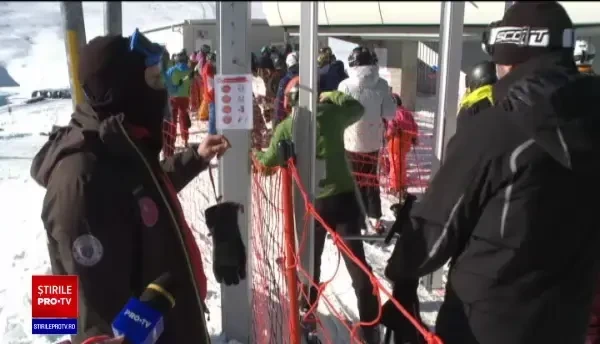 S-a dat startul sezonului de schi la Sinaia. Sute de persoane și cozi mari în prima zi